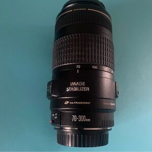 Canon ultrasonic image stabilizer zoom lens EF 70 - 300 mm 1:4 - 5.6 IS USM.